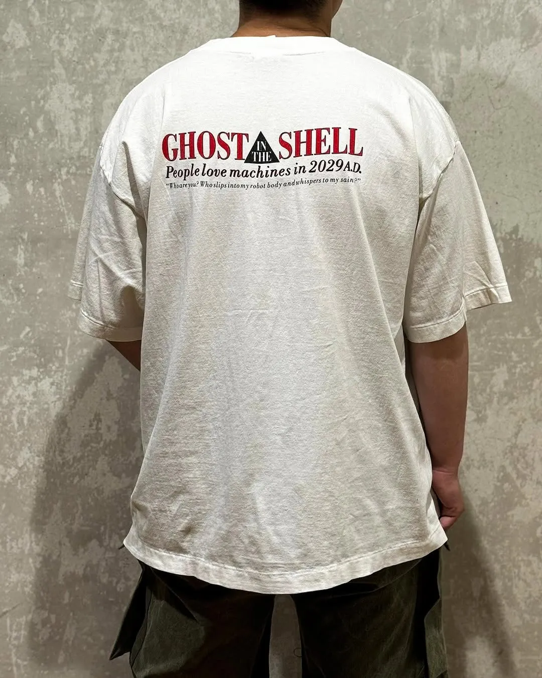 SAINT Mxxxxxx x GHOST IN THE SHELL ' GITS ' SS TEE/WHT Classic Big IP Ghost in the Shell co-branded Suzi Charge/Suzi Character TEE Off-white S-XL Cylindrical side seamless fabric 220g high gram weight OE yarn ⚠️Note: It is almost meaningless if it is not a cylindrical fabric Customized joint main mark/joint wash mark/little angel anti-counterfeiting label Original factory level printing factory Top purchasing agent level